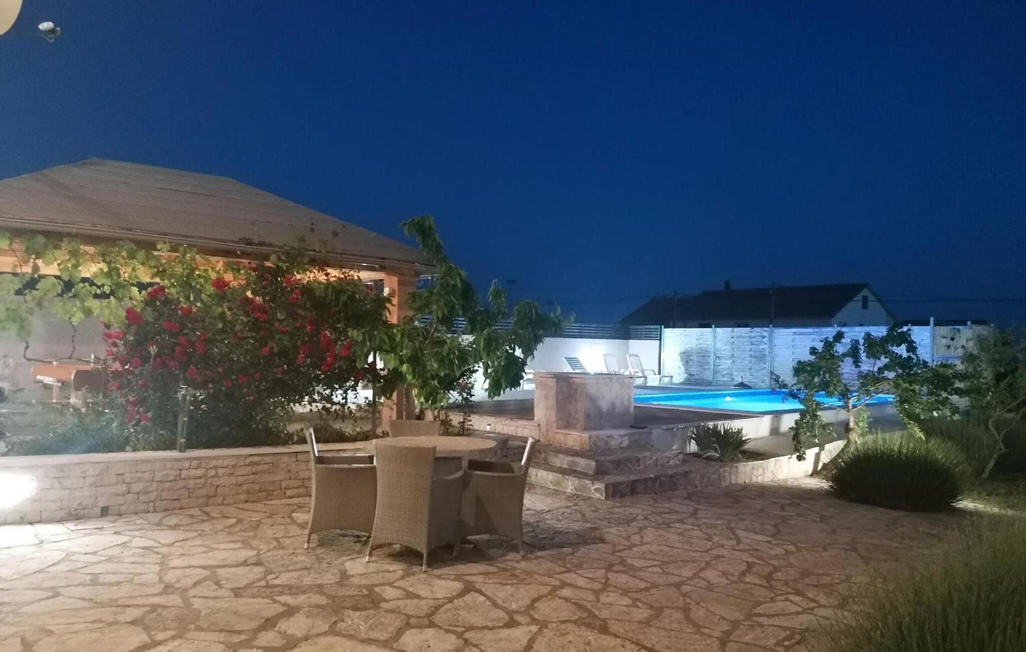 Amazing Home In Lisicic With Outdoor Swimming Pool Lisicici Exterior photo